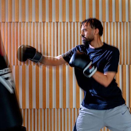 Hyatt Regency Riyadh Olaya Екстер'єр фото A boxer training with a heavy bag
