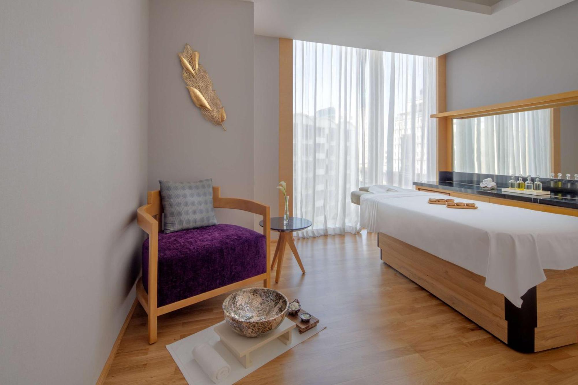 Hyatt Regency Riyadh Olaya Екстер'єр фото A treatment room at the spa