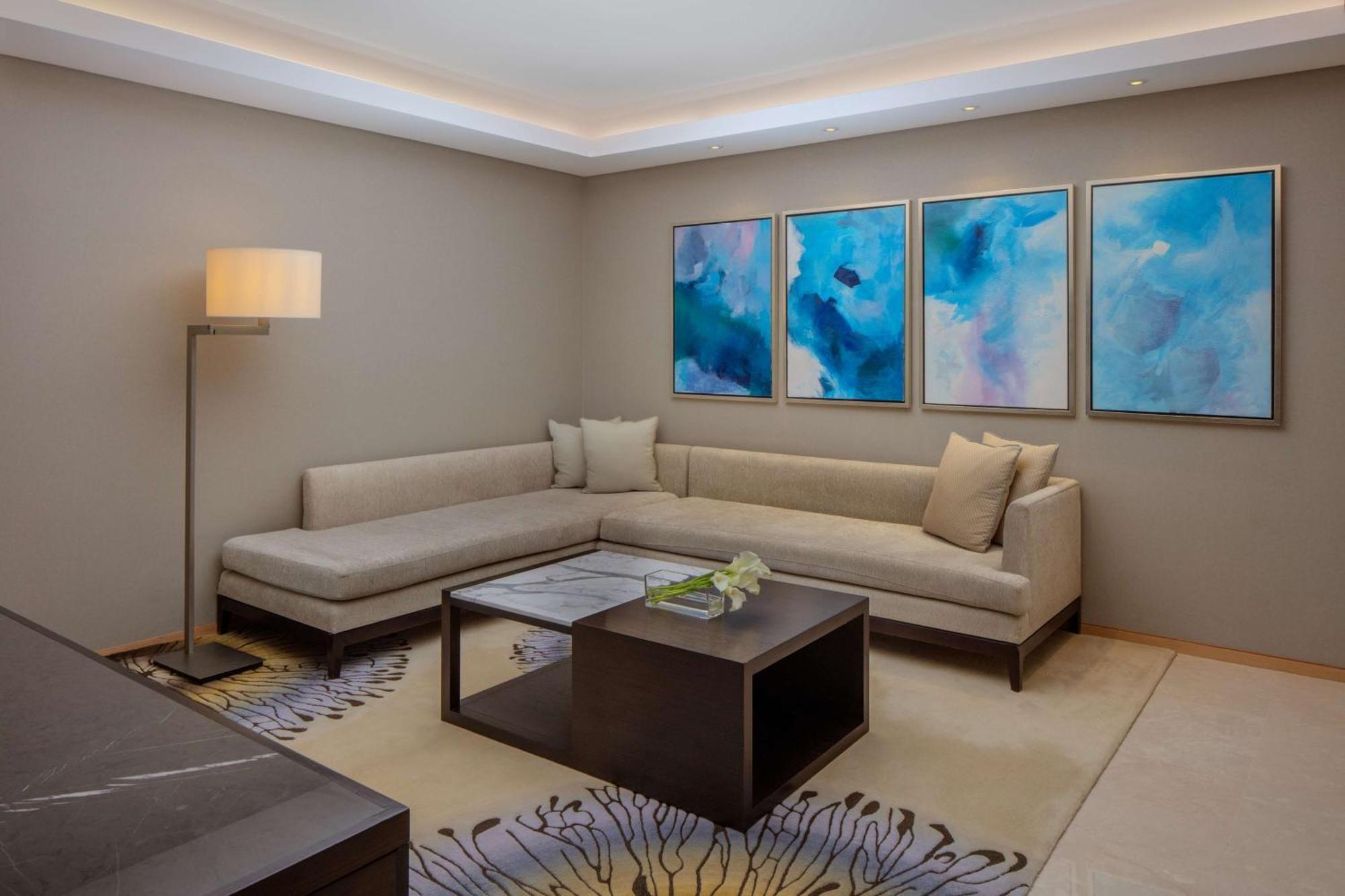 Hyatt Regency Riyadh Olaya Екстер'єр фото A living room at the Ritz-Carlton, DIFC