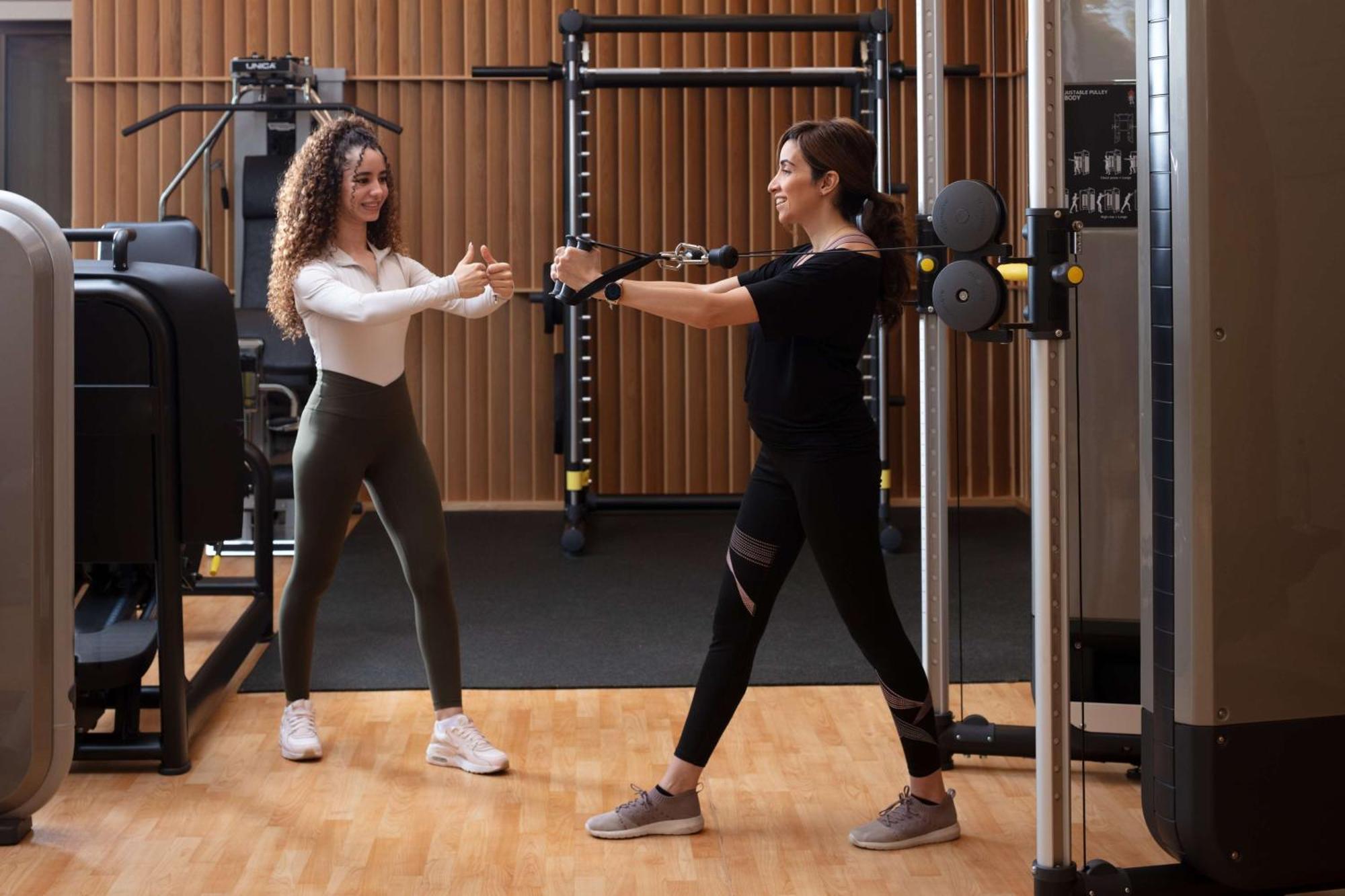 Hyatt Regency Riyadh Olaya Екстер'єр фото Personal trainer working with a female client