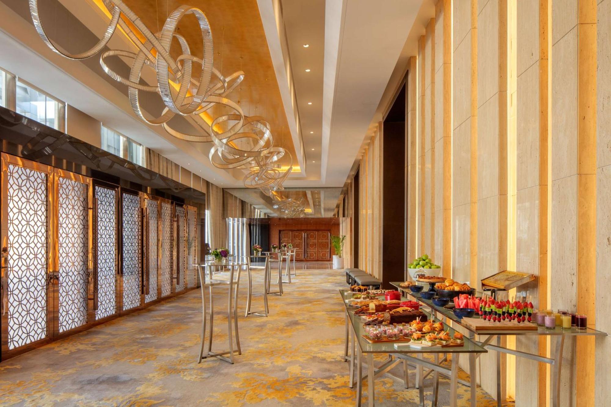 Hyatt Regency Riyadh Olaya Екстер'єр фото The Westin Mumbai International Airport