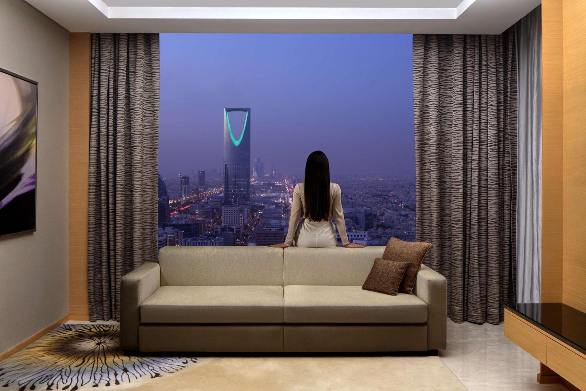 Hyatt Regency Riyadh Olaya Екстер'єр фото A view of the Kingdom Centre from a suite