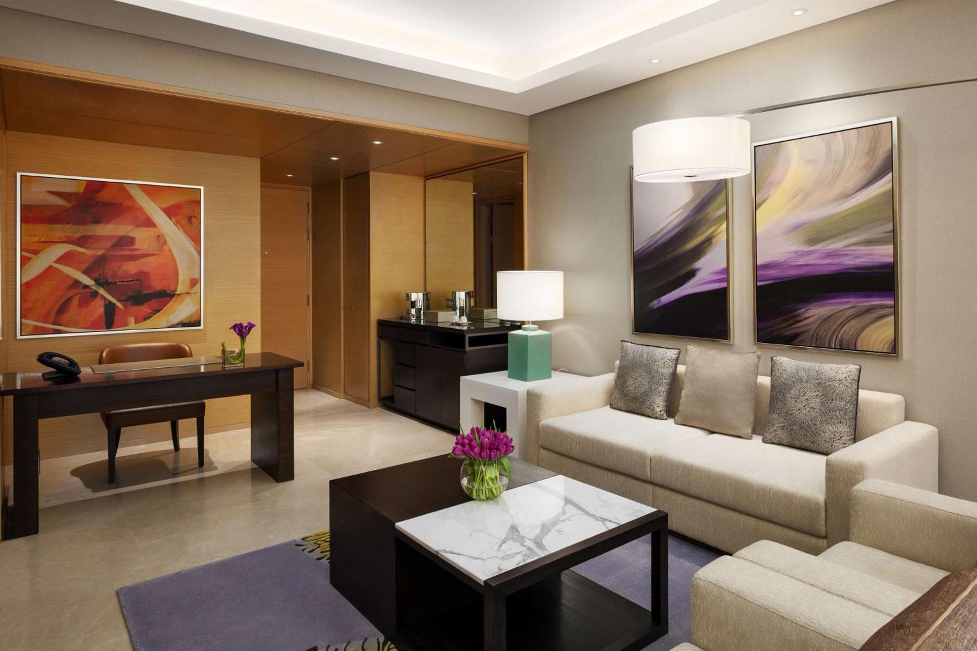 Hyatt Regency Riyadh Olaya Екстер'єр фото A living room in a suite at the Ritz-Carlton, Dubai
